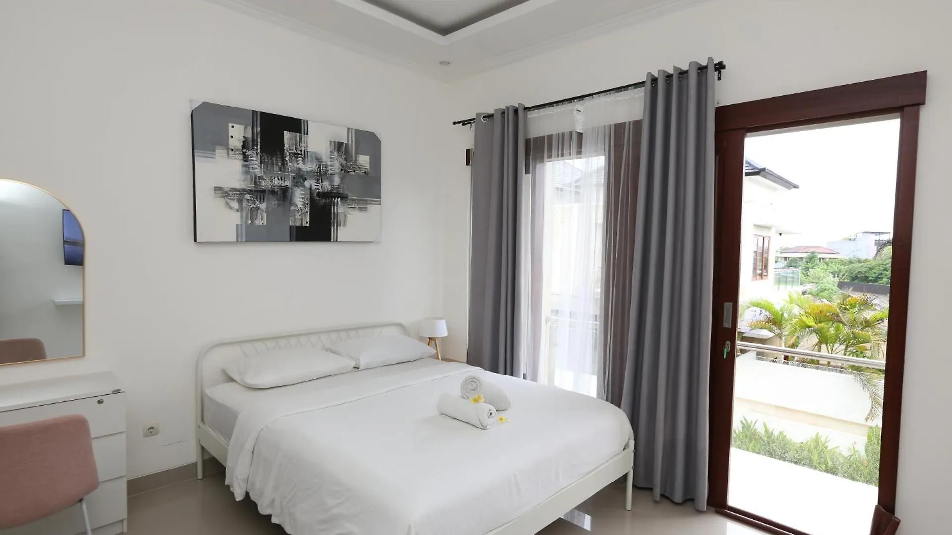 Queen Seminyak Villa By Walidwipa Paradise Hospitality  Σεμινιάκ