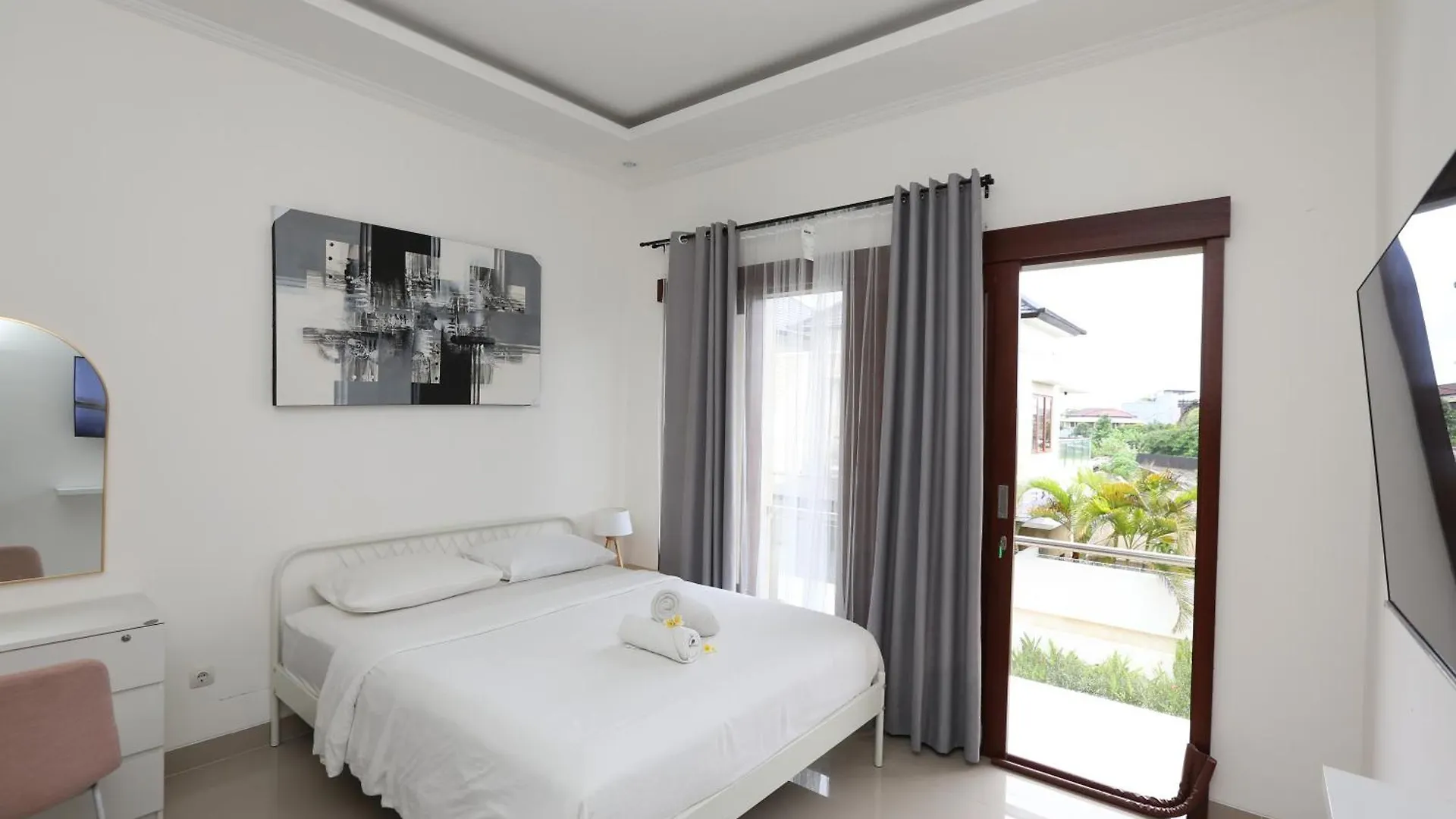 Queen Seminyak Villa By Walidwipa Paradise Hospitality Ινδονησία